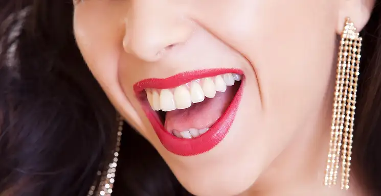 Jak dobrać odcień podkładu do karnacji? Poradnik