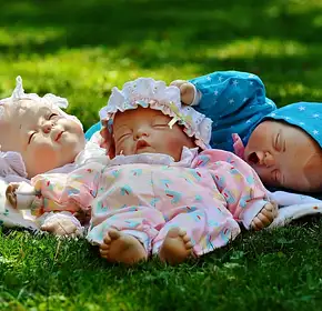 Jak usypiać niemowlaka spokojnie?